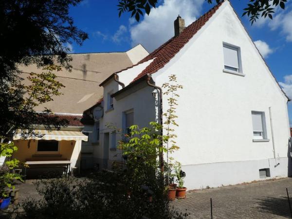 A la foto es mostra l'objecte Gemütliches Häuschen mit Innenhof - Longstay situat a la ciutat de Gensingen.