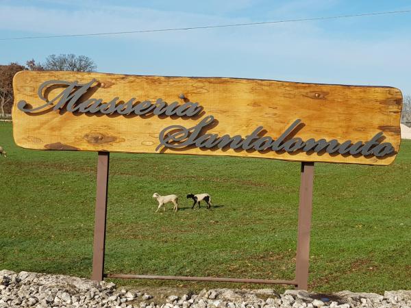 Nella foto è visibile l'oggetto Masseria Santolomuto situato nella città di Noci.