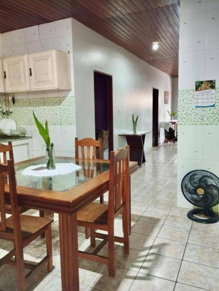 写真にはパリンティンス市にある7 camas de casal - Casa próxima ao Bumbódromoが写っています。