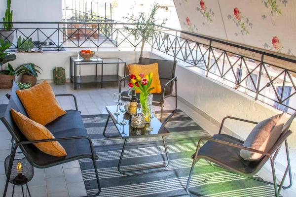 A la foto es mostra l'objecte Top floor apartment in Chalkida situat a la ciutat de Calcis.