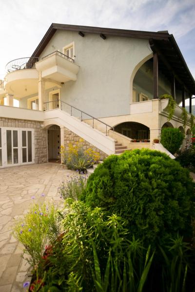 A la foto es mostra l'objecte Apartman Kovac 1 situat a la ciutat de Trebinje.