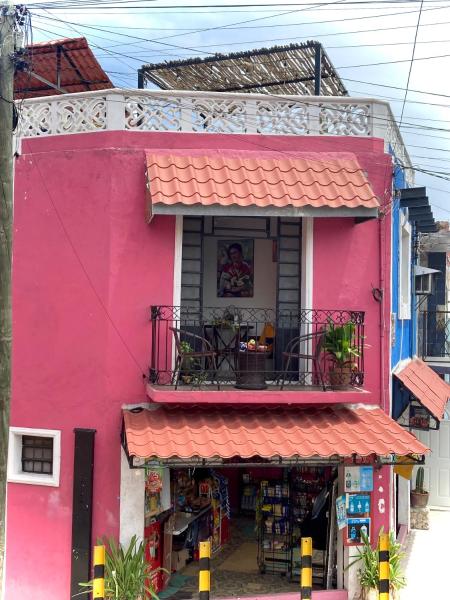 Na fotografii je vidět objekt México Lindo y Querido nacházející se ve městě Mérida.