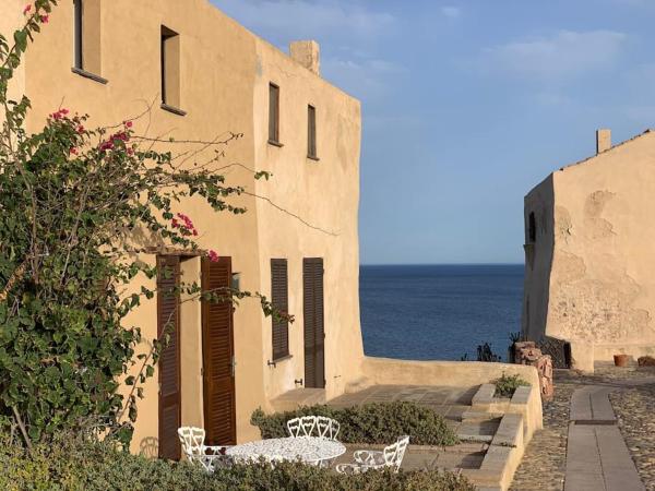 Auf dem Foto ist das Objekt Corte del Vento. Antiche Tonnare di Porto Paglia in der Stadt Gonnesa zu sehen.