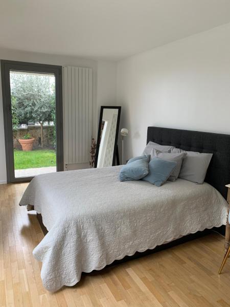 A la foto es mostra l'objecte Chambres dans maison d'architecte situat a la ciutat de Suresnes.