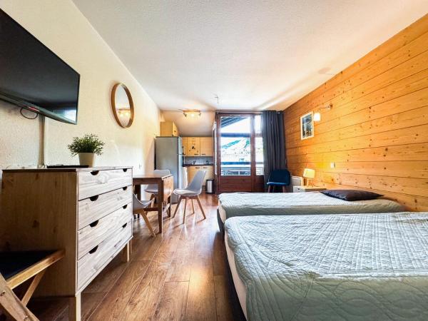 The photo shows the 4- Joli studio Brides-les-Bains avec vue montagne located in the city of Brides-les-Bains.