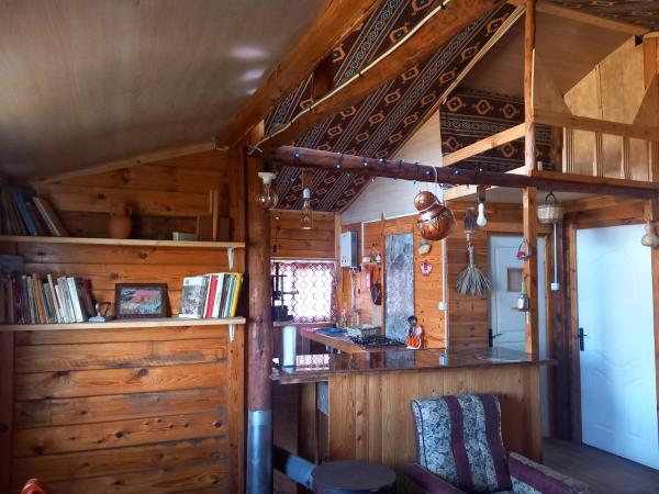 På bildet vises objektet La ferme familiale Atmani som ligger i byen Irhil Khelil.