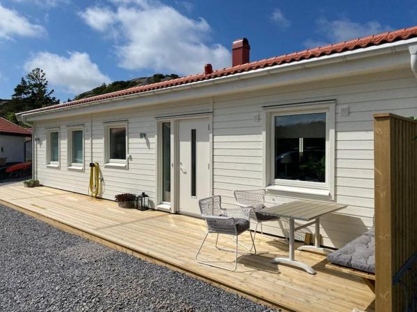 Na foto é possível ver o objeto Nybyggd villa med närhet till berg och hav localizado na cidade de Gerlesborg.