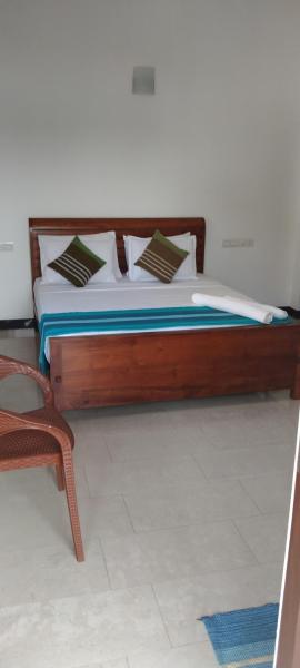 A la foto es mostra l'objecte Pick & Go white house situat a la ciutat de Negombo.