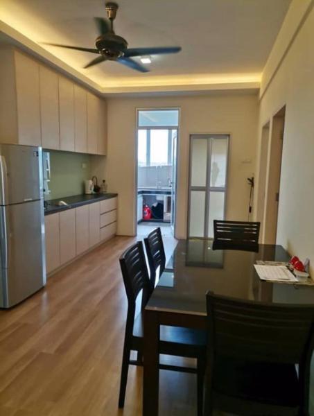 Na zdjęciu widoczny jest obiekt Sweet Homestay Golden Shower Apartment położony w mieście Kampong Padang.