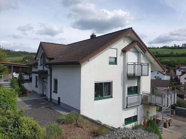 Na foto é possível ver o objeto Ferienwohnung Panoramablick localizado na cidade de Assamstadt.