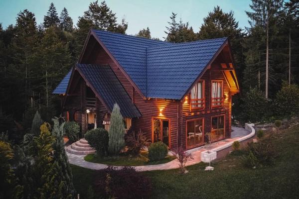 Nella foto è visibile l'oggetto Rustic Wood Villa situato nella città di Liban.