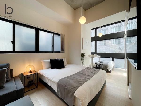 Auf dem Foto ist das Objekt bHOTEL Nekoyard - Modern Loft Studio Steps from Peace Park in der Stadt Hiroshima zu sehen.