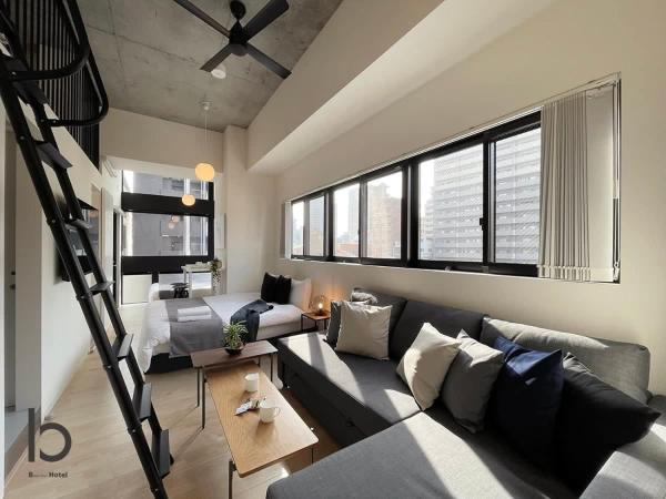 Auf dem Foto ist das Objekt b hotel Nekoyard - Bright Loft Studio 5 Min Walk to Peace Park & City Center in der Stadt Hiroshima zu sehen.