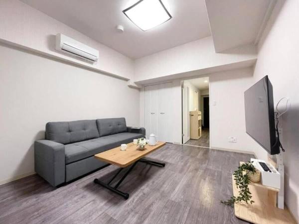 Auf dem Foto ist das Objekt Casaen by b hotel- Cozy 1BR Apt near Hondori District for 6 Ppl in der Stadt Hiroshima zu sehen.