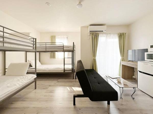 The photo shows the Yutori by b hotel - 1Br Apt with Balcony for 4 Ppl in Onomichi located in the city of Onomichi.