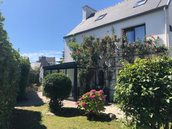 På billedet ses objektet Villa aux roses beliggende i byen Roscoff.