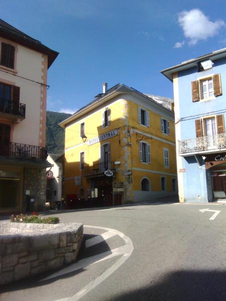 A la foto es mostra l'objecte Hotel Central situat a la ciutat de Chevillard.