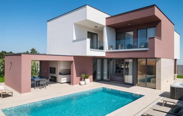 A la foto es mostra l'objecte Gorgeous Home In Vrsi With Wifi situat a la ciutat de Vrsi.
