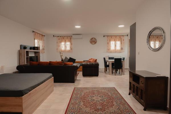 På bildet vises objektet Saint Nektarios Ηouse Preveza som ligger i byen Preveza.