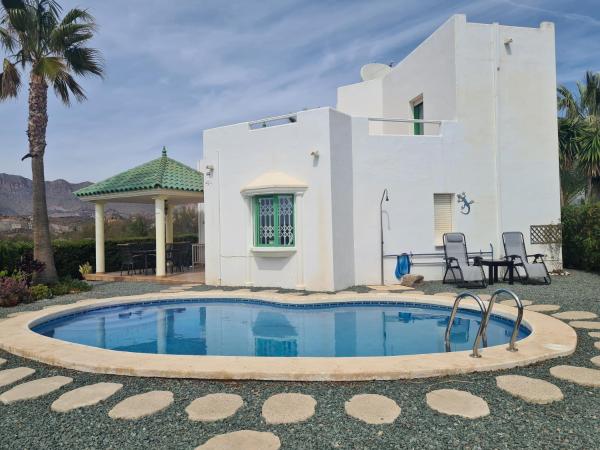 A la foto es mostra l'objecte Les Cactus Remarkable 7 bed Villa - private pool situat a la ciutat de Los Caparroses.