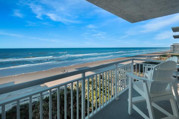 Foto 5: Oceanfront with pool & beach access located on the no-drive beach!