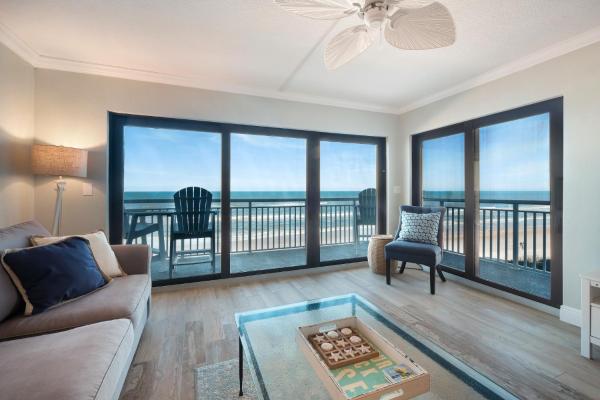 Foto 7: Oceanfront with pool & beach access located on the no-drive beach!