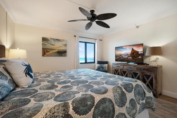 Foto 3: Oceanfront with pool & beach access located on the no-drive beach!