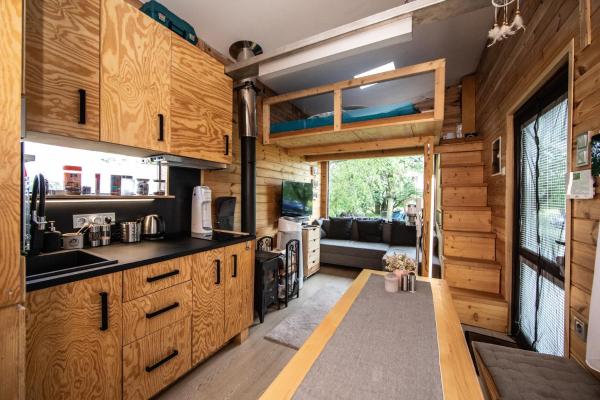На фото показан объект Tiny house - Chatka v Řeži u Prahy, расположенный в городе Velké Přílepy.