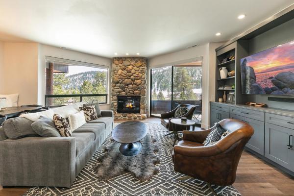 A la foto es mostra l'objecte Stylish 2BD Condo - Walk to Palisades! situat a la ciutat de Olympic Valley.