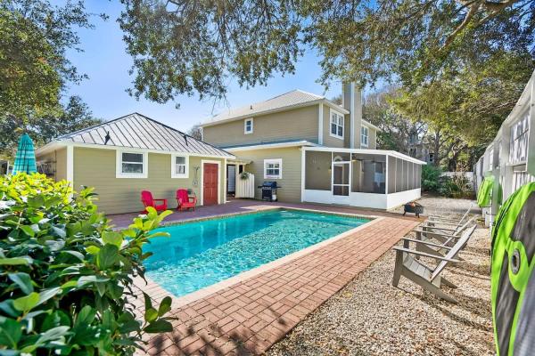 A la foto es mostra l'objecte Beach Home w Pool Golf Cart Game Room Dogs Ok situat a la ciutat de St. Augustine.