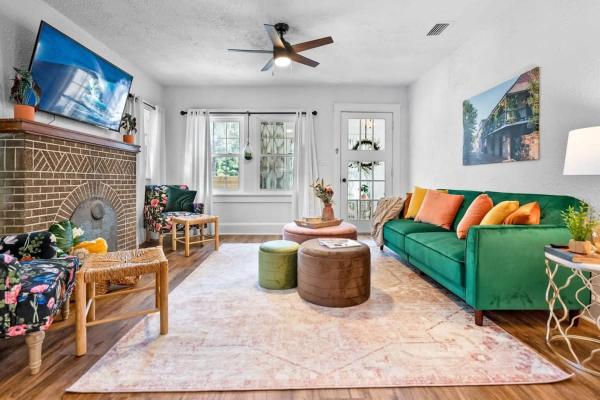 A la foto es mostra l'objecte Newly Renovated Whimsical Cottage 2 Beds Hot Tub Dog Friendly situat a la ciutat de St. Augustine.