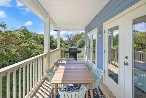 På bildet vises objektet Treetop Terrace 250 Steps to Beach Heated Swim Spa som ligger i byen St. Augustine.