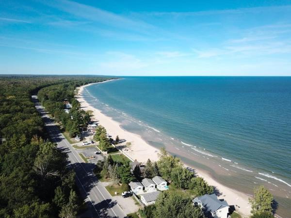 Beach Club Of Oscoda Beach House On Lake Huron - Oscoda, MI