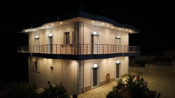 A la foto es mostra l'objecte Vila Antigonea situat a la ciutat de Stegopul.
