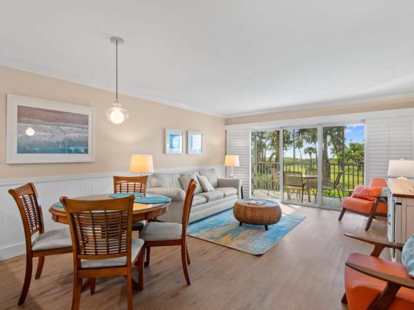 Na zdjęciu widoczny jest obiekt South Seas Beach Villa 2216 - Superb Beachfront Residence położony w mieście Captiva.