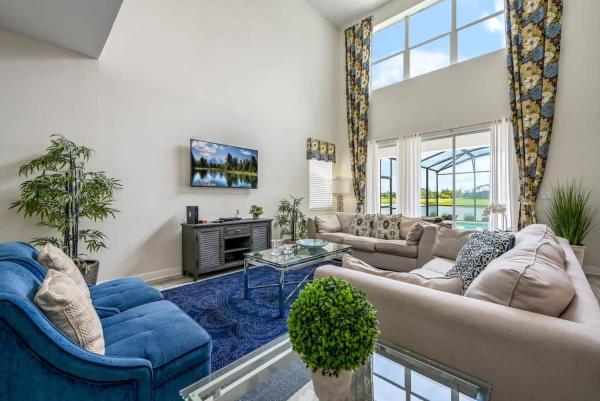 Luxury Storey Lake Retreat - Spacious Disney-Near, Kissimmee