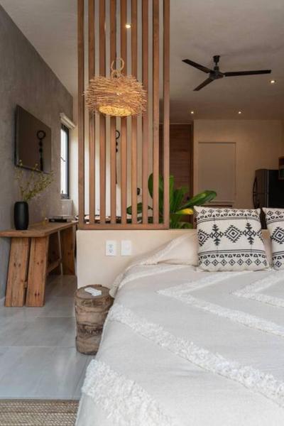 Na zdjęciu widoczny jest obiekt Casa Taanaj Jungle Getaway położony w mieście Tulum.