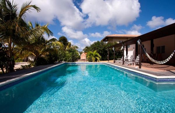 Kas Vis with Private Pool in Upscale Punt Vierkant, Kralendijk