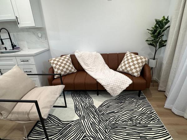 Na fotografii je vidět objekt Cozy & Dreamy Getaway Home ! nacházející se ve městě Montebello.