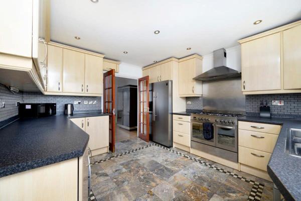 Zdjęcie 6: Chic 3BR Home - Eats and Sights Closeby