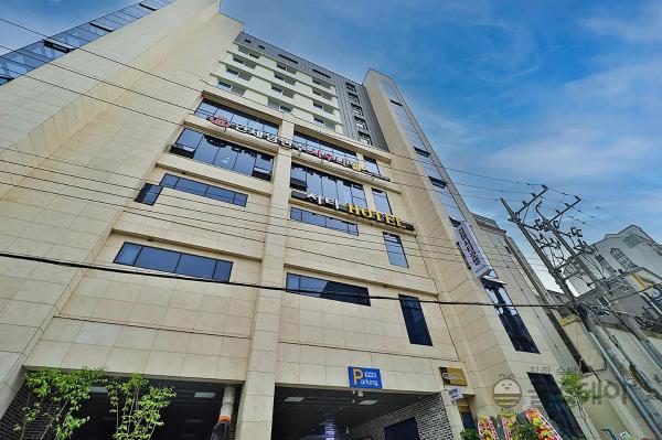 På bildet vises objektet Gimhae City Hotel som ligger i byen Kimhae.