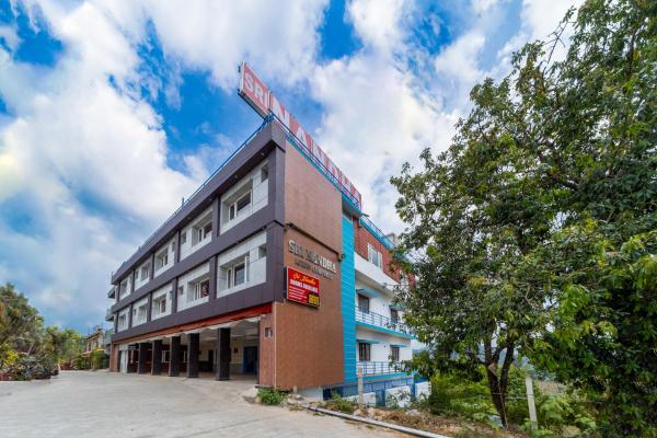 A la foto es mostra l'objecte Sri Nandha Luxury Comforts situat a la ciutat de Vālpārai.