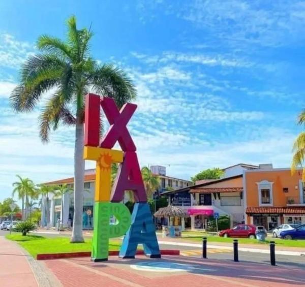 写真にはイスタパ市にあるCasa Titosが写っています。