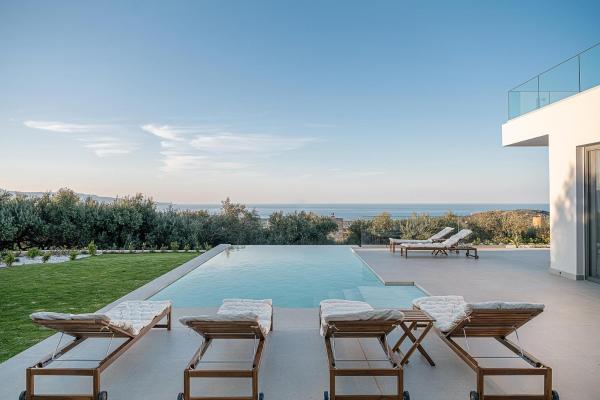 A la foto es mostra l'objecte Villa Zefyros With Sea View situat a la ciutat de Plataniás.