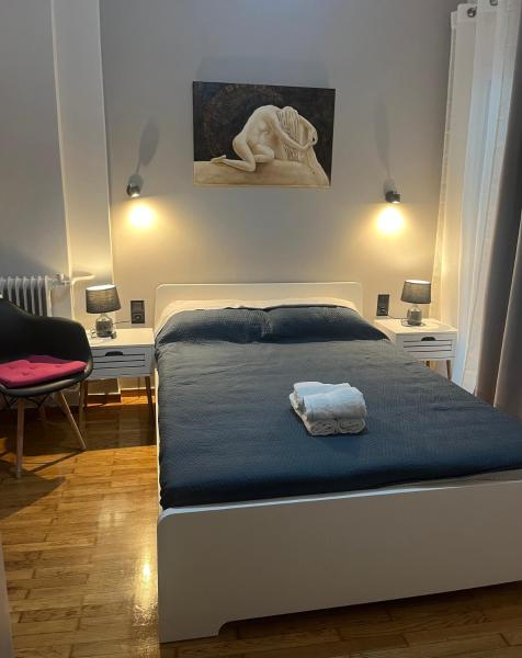Cozy flat in Hilton, central Athens, 3' metro, VFM!, Atenas