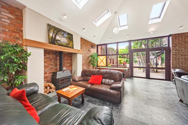 A la foto es mostra l'objecte Riverside Mews situat a la ciutat de Brigg.