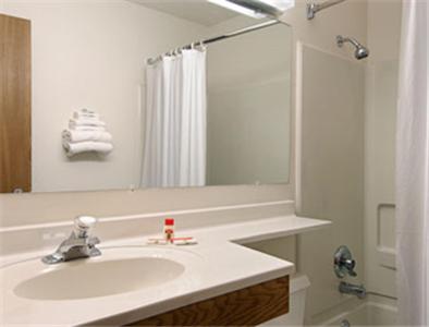 Super 8 by Wyndham Youngstown/Austintown photo 2