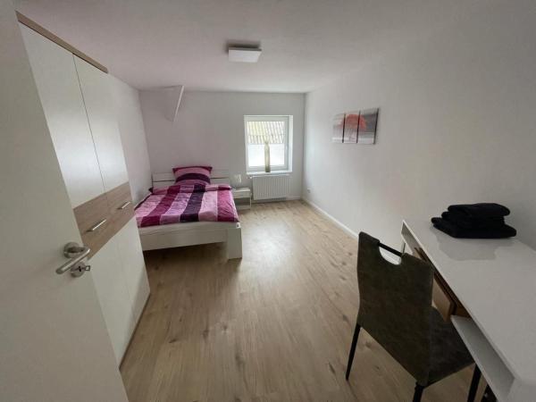 Na zdjęciu widoczny jest obiekt Modern eingerichtetes Einzelzimmer in Groß Vollstedt, Gemeinschaftsbad Zimmer Nr 3 położony w mieście Bokel.