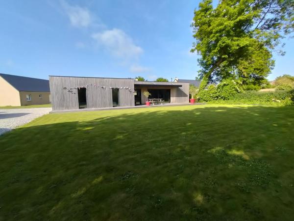 A la foto es mostra l'objecte Maison à louer 80 em anniversaire du débarquement situat a la ciutat de Vierville.