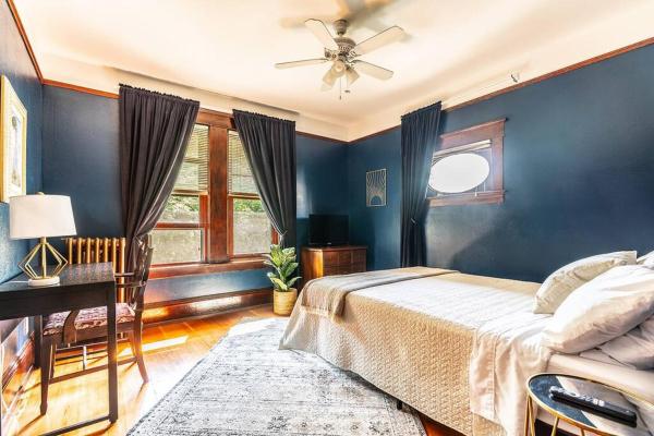 A la foto es mostra l'objecte Charming Room in Historic BnB with Parking - Rm 5 situat a la ciutat de Seattle.